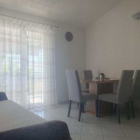 Apartments Garac Dugi Rat Buitenkant foto