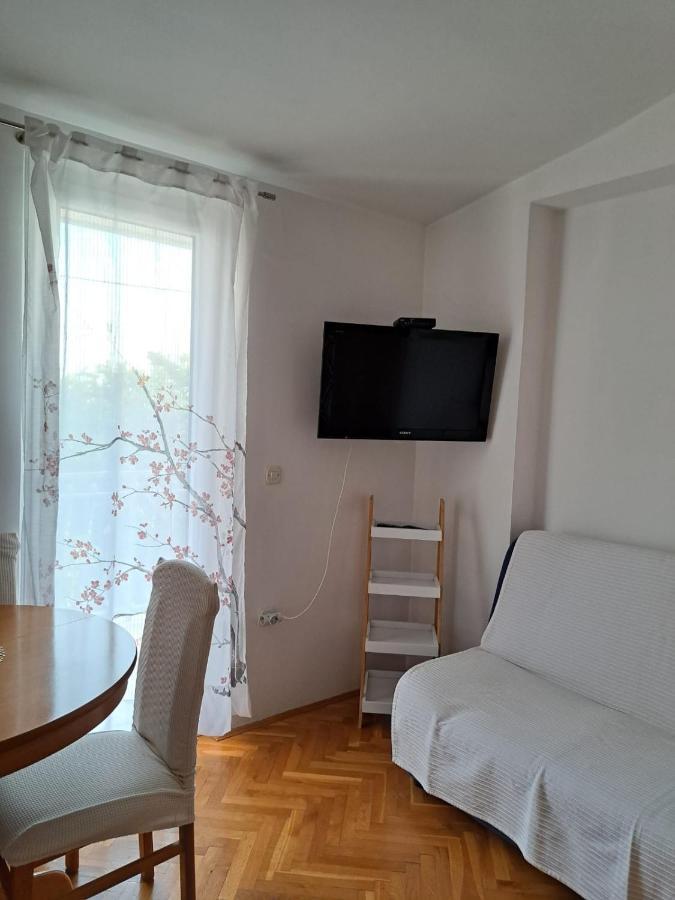 Apartments Garac Dugi Rat Buitenkant foto