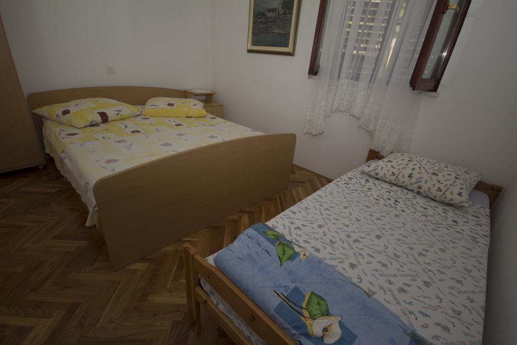 Apartments Garac Dugi Rat Buitenkant foto