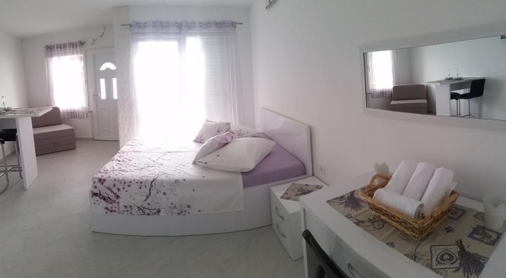 Apartments Garac Dugi Rat Buitenkant foto
